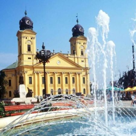 City Center Apartment Дебрецен Екстериор снимка