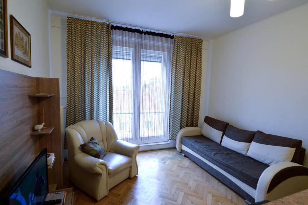 City Center Apartment Дебрецен Екстериор снимка