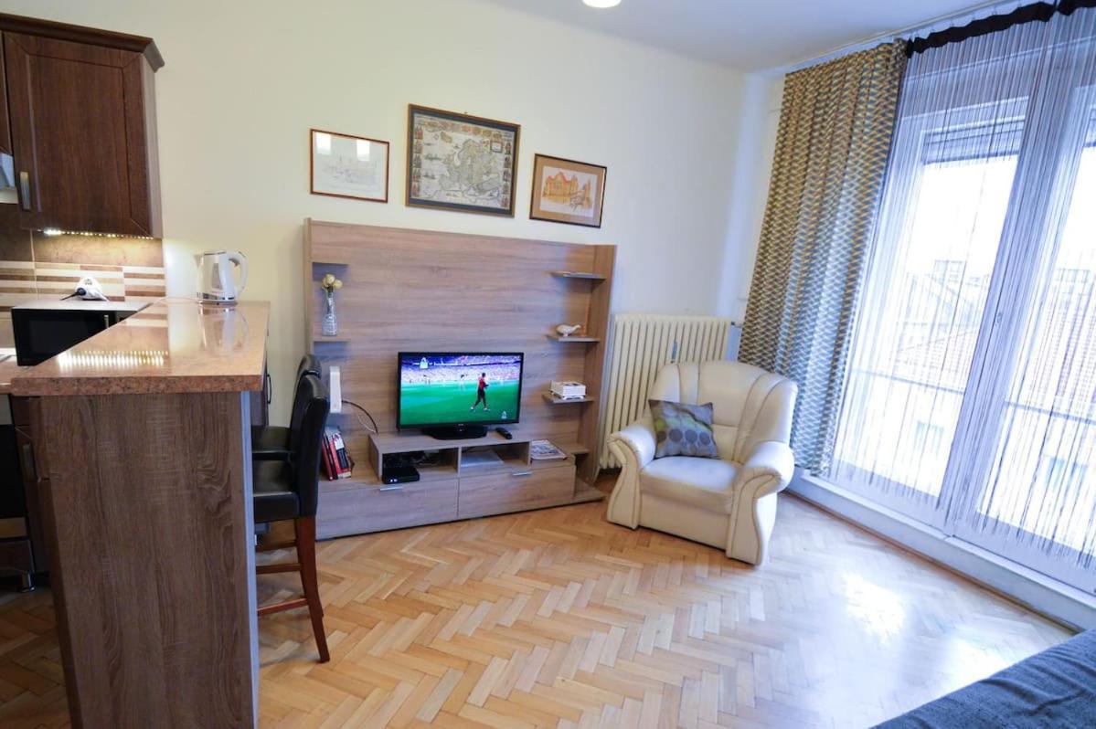 City Center Apartment Дебрецен Екстериор снимка